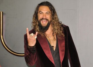 Diretor de “Besouro Azul” está produzindo um novo filme com Dave Bautista e Jason Momoa