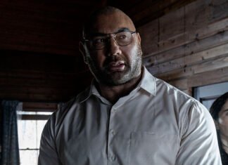 Confira o pôster sombrio de “Batem à Porta”, novo filme de M. Night Shyamalan