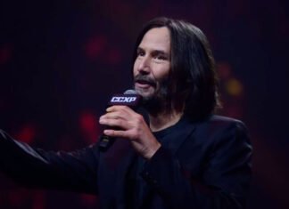 Keanu Reeves se ajoelha para público brasileiro da CCXP em painel de “John Wick”