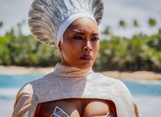 Angela Bassett homenageia Chadwick Boseman depois de vencer Globo de Ouro