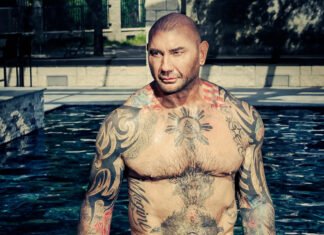 Dave Bautista fala sobre sua carreira como ator e sobre as comparações com The Rock