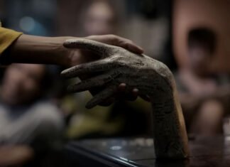 Confira o trailer aterrorizante de “Talk To Me”, nova aposta da produtora A24