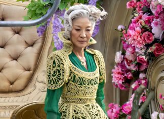 Michelle Yeoh aparece caracterizada em imagem dos bastidores de “Wicked”