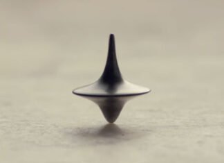 Christopher Nolan fala sobre o final de “A Origem” e faz paralelos com o desfecho de “Oppenheimer”