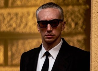 Adam Driver aparece irreconhecível como Enzo Ferrari em imagem do filme de Michael Mann