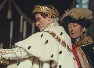 Joaquin Phoenix e Vanessa Kirby aparecem majestosos em nova imagem de “Napoleão”