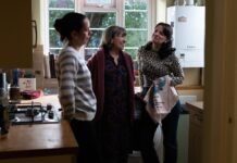 Cena do filme Tender Loving Care, de Mike Leigh