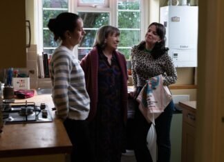 Cena do filme Tender Loving Care, de Mike Leigh