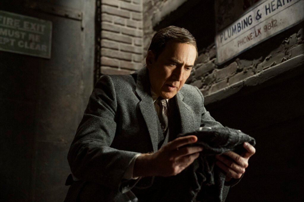 Nicolas Cage caracterizado como detetive na série Spider-Noir