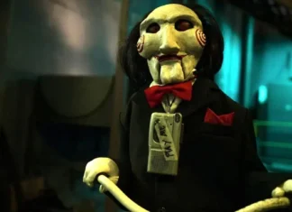 Boneco Billy, da franquia Jogos Mortais, em cena do filme