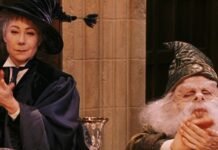 O professor Flitwick em cena de Harry Potter e a Pedra Filosofal