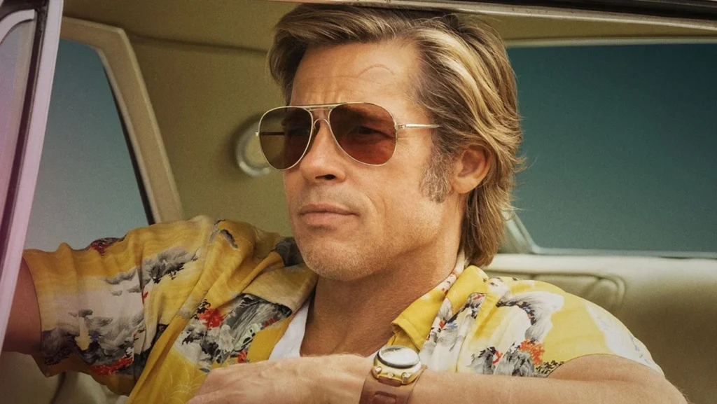 Brad Pitt como o dublê Cliff Booth