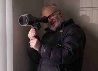 Francis Lawrence e Keanu Reeves no set de "Operação Red Sparrow"