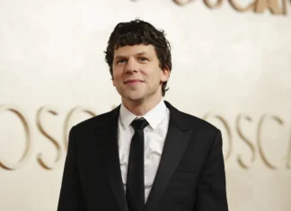 Jesse Eisenberg prepara série para a A24 com Peter Rice sobre uma garota de 18 anos em 2002