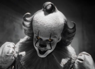 Bill Skarsgård caracterizado como Pennywise na série It: Bem-Vindos a Derry