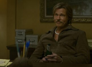 Brad Pitt caracterizado como o dublê Cliff Booth