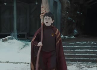 Dominic McLaughlin uniformizado como Harry Potter na série da HBO
