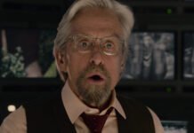 Michael Douglas caracterizado como Hank Pym em cena da franquia Homem-Formiga