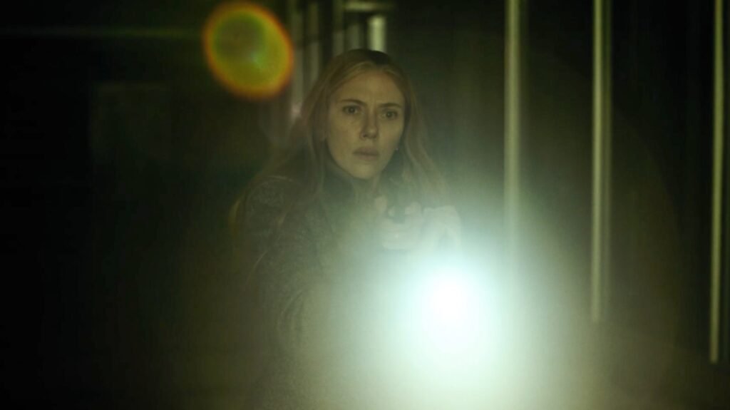 Scarlett Johansson em cena do teaser de The Exorcist: Martyrs