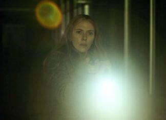 Scarlett Johansson em cena do teaser de The Exorcist: Martyrs