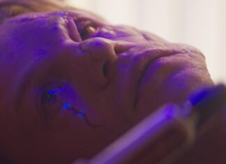 Bilheteria de “Cara-de-Barro” abre com US$ 24 milhões nos Estados Unidos e soma US$ 19 milhões no exterior Tom Rhys Harries como Matt Hagen em Cara-de-Barro